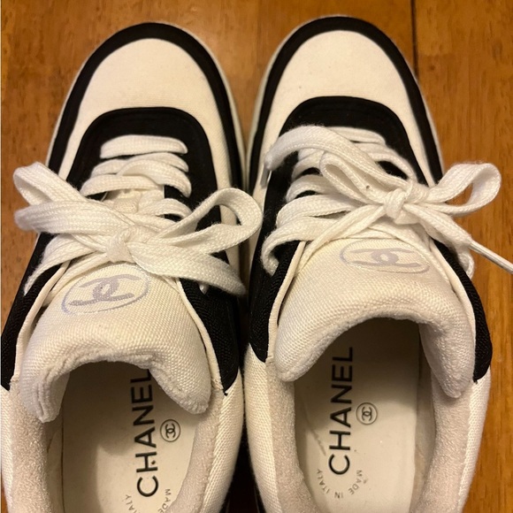 Chanel shoes! 8 1/2 Size - Picture 3 of 6